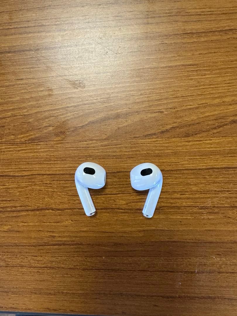 AirPods 第3世代　本体 ホワイト 充電ケース付 AirPods3 (第3世代)本体 ホワイト 充電ケース付き 【公式通販】