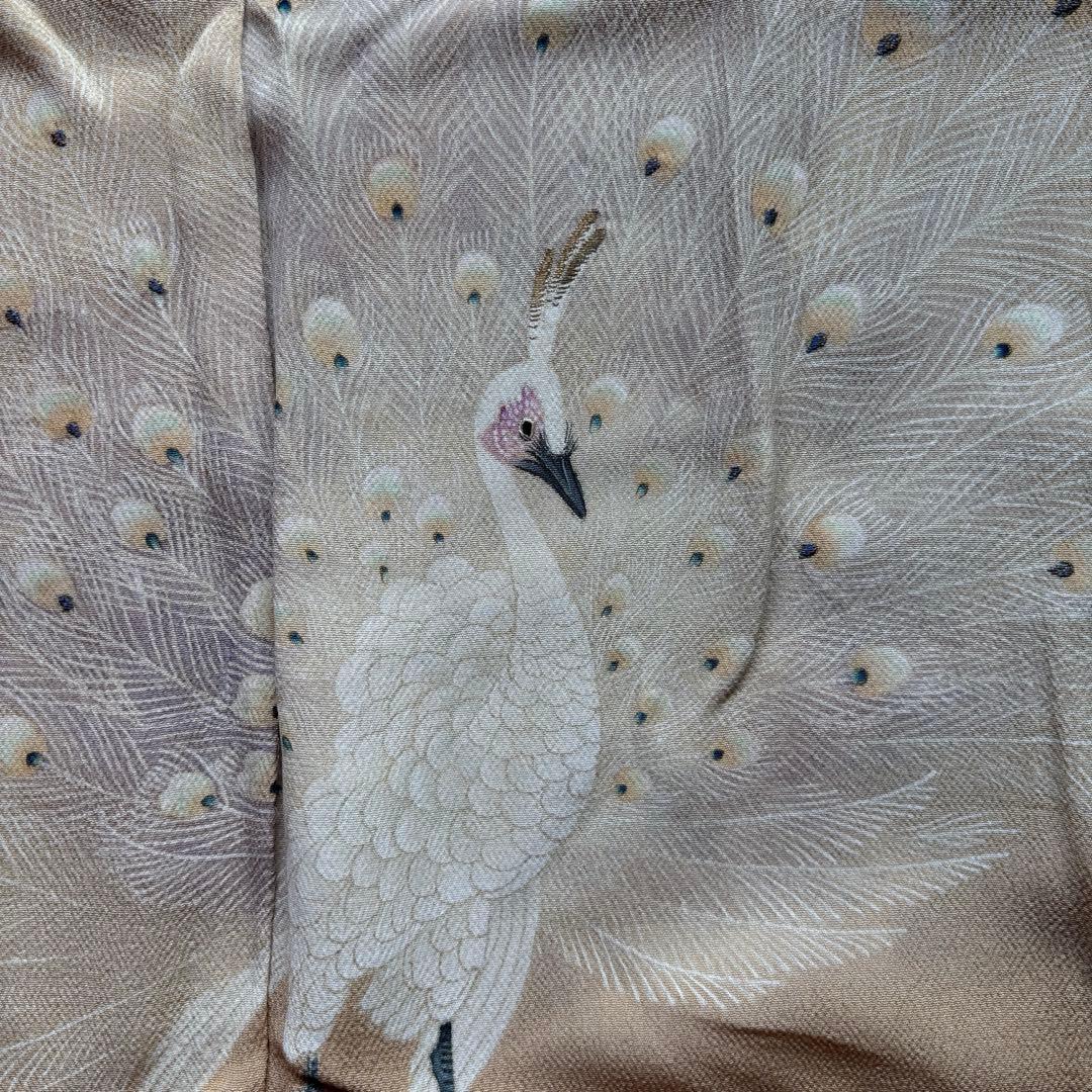 アンティーク裾模様色留袖 孔雀に梅着物正絹着用 - メルカリ