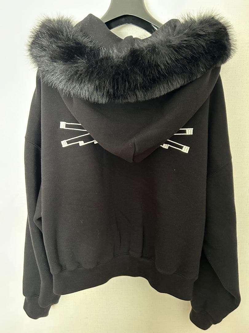 LE SSERAFIM×ZOZOTOWNファージップアップフーディー黒 Sサイズ - メルカリ