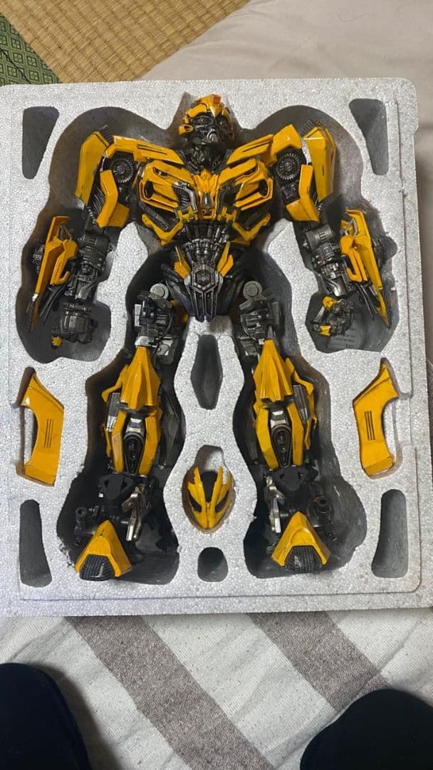 トランスフォーマー バンブルビー フィギュア　最後の騎士王　スリーエー Transformers: The Last KnightDLX Bumblebee – threezero store
