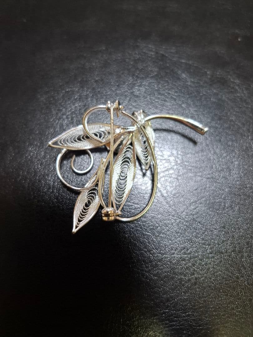 ヴィンテージ フィリグリー ブローチ 銀細工 透かし編み ライン