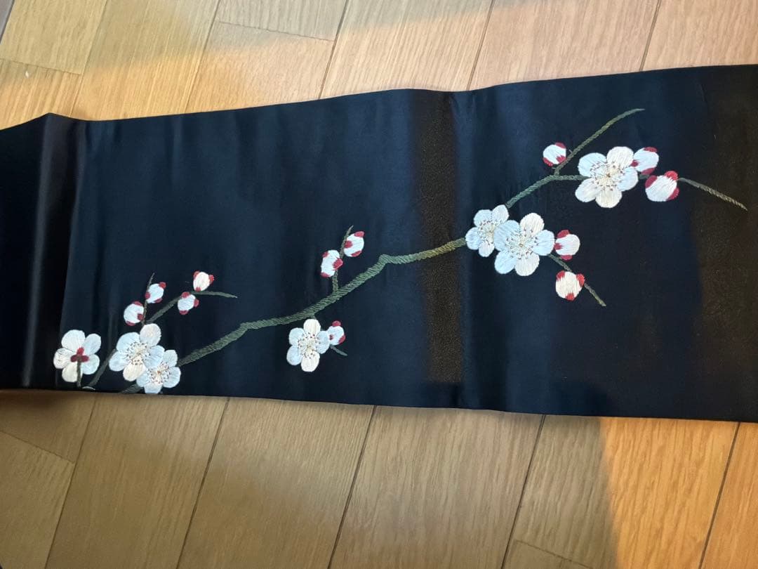 極美品】正絹 名古屋帯 刺繍 梅に鳥 黒地 落款あり 長尺 上品 上質