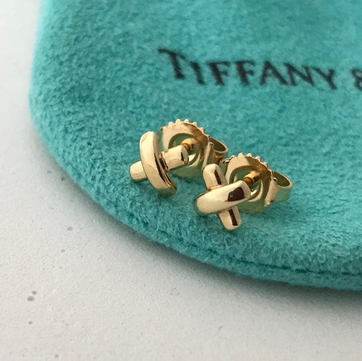 Tiffany K18YG クロスステッチ ピアス 美品 - メルカリ