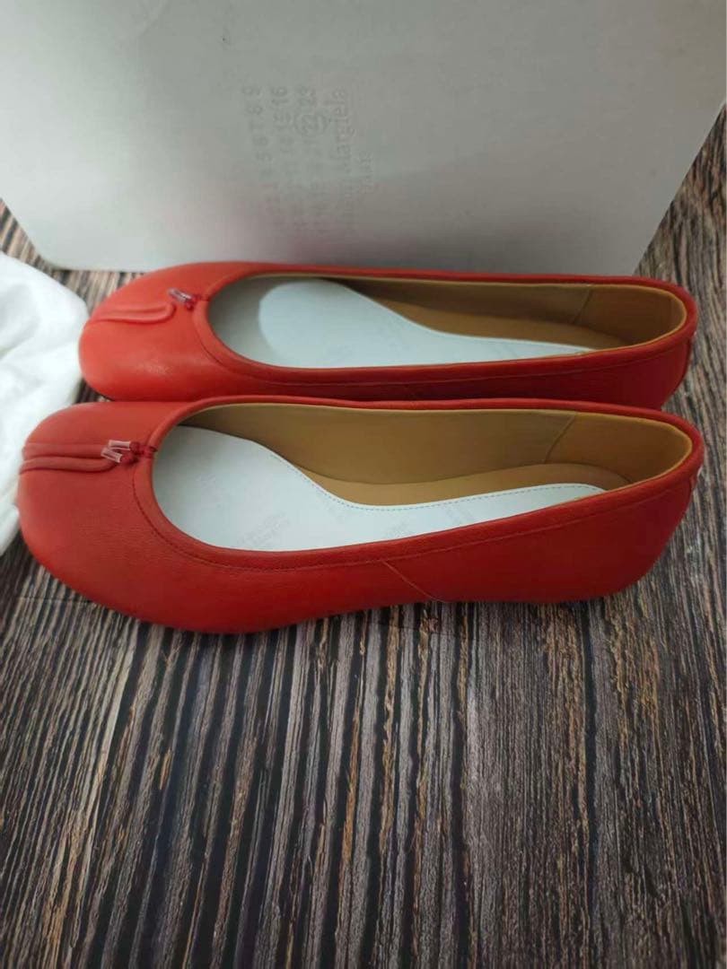 美品メゾンマルジェラ 足袋 タビ Tabi バレエ 赤 レッド37 - メルカリ
