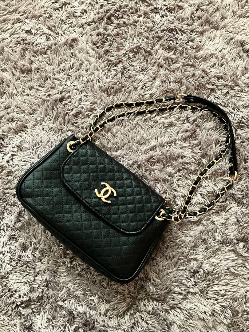 CHANEL ミニショルダー　チェーンバッグ　2wayショルダー　ノベルティ CHANEL シャネル ノベルティ ショルダーバッグ 訳あり 2way チェーン