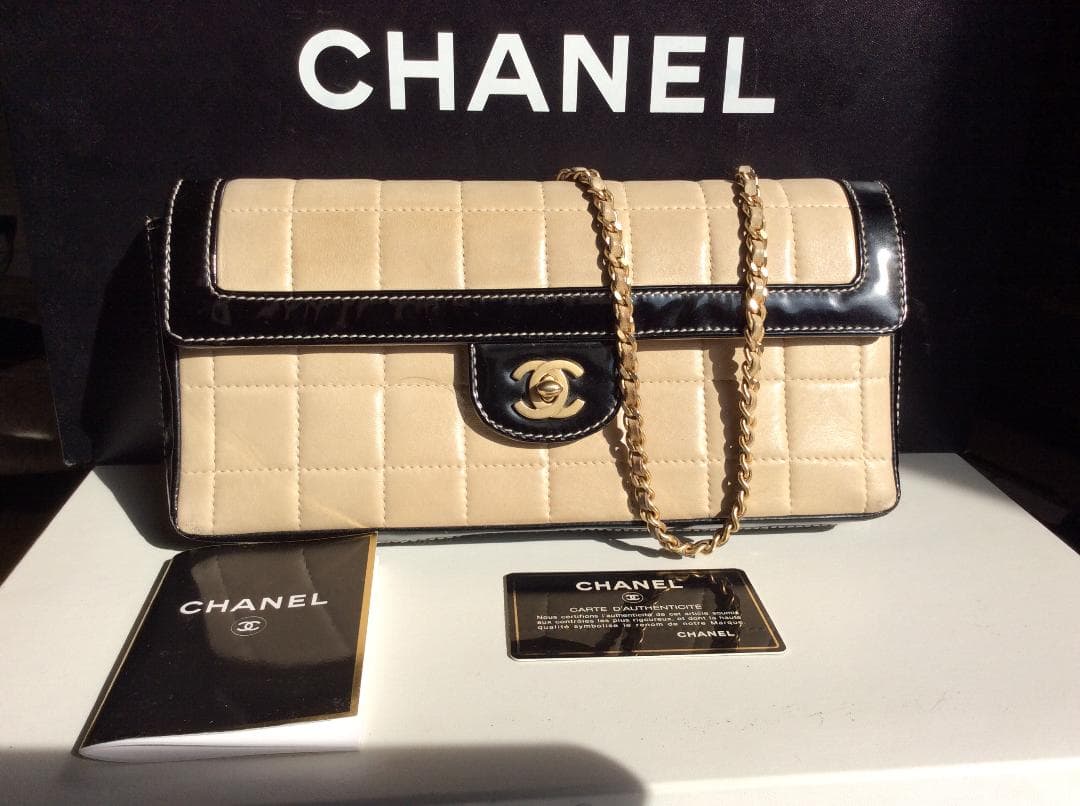 16.（超美品）CHANEL チョコバー バイカラー ラムスキン チェーン