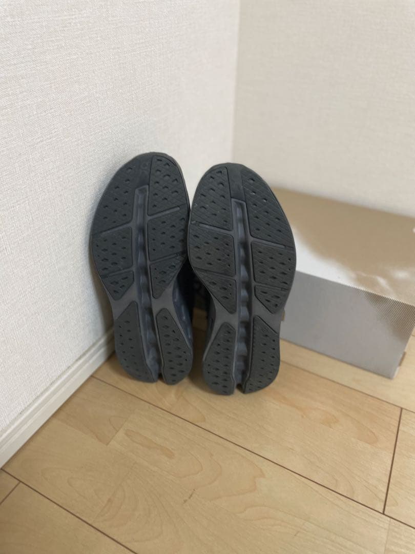 【ほぼ新品】On Cloudsurfer MAX Wide メンズ　26.0cm