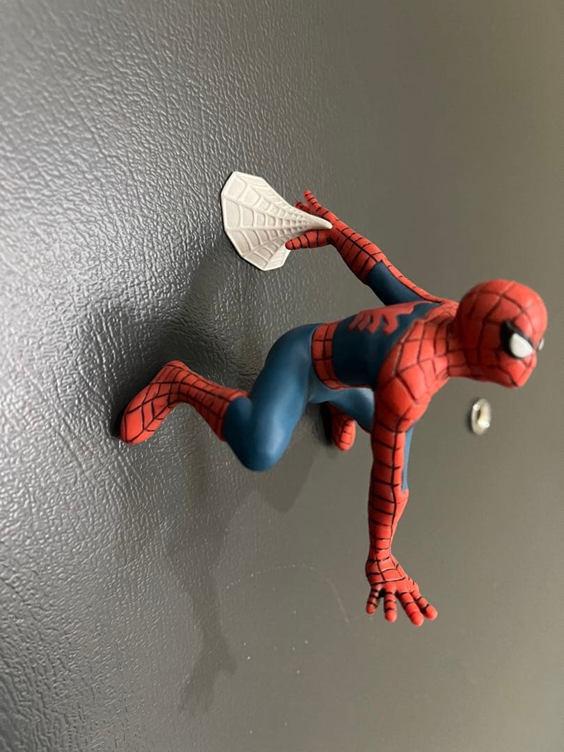 スパイダーマン フィギュア 壁に張り付くポーズ - メルカリ