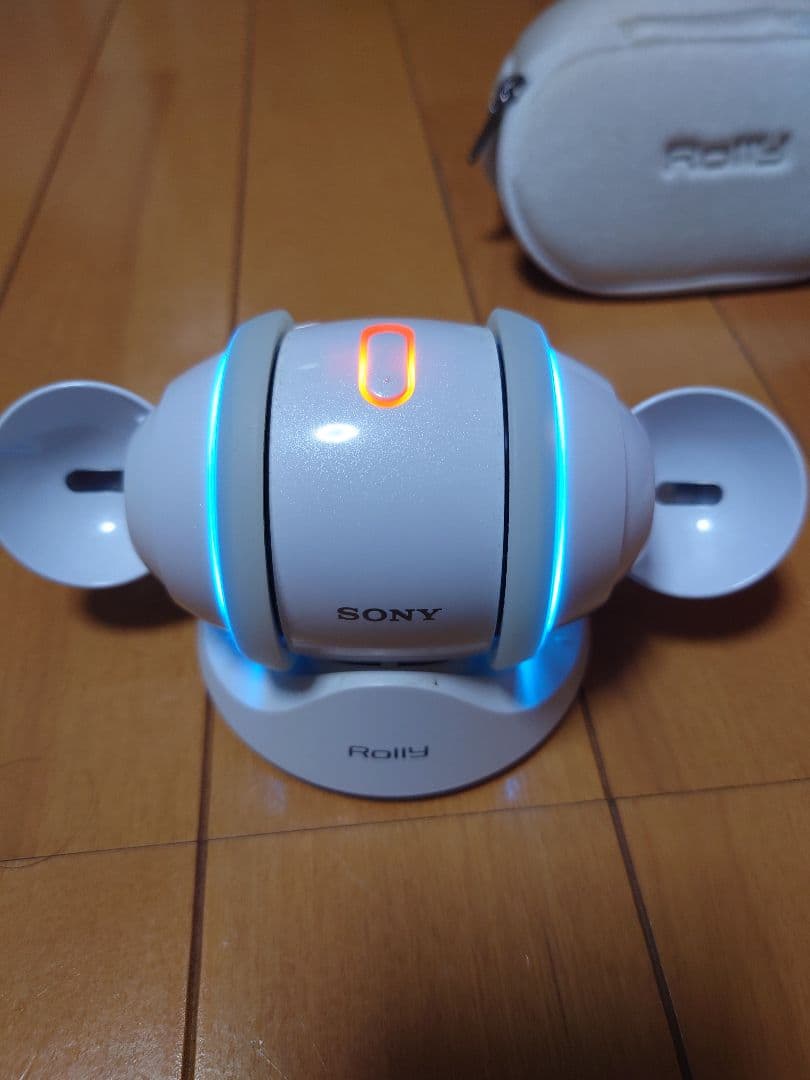 SONY Rolly スピーカー ASCII.jp：ウワサの『Rolly』は、歌って踊れる卵型スピーカーだった