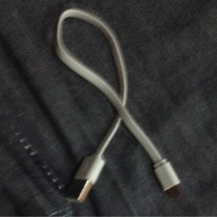 充電ケーブルです。2年半使用 充電ケーブルの交換目安、劣化のサインについて解説 |