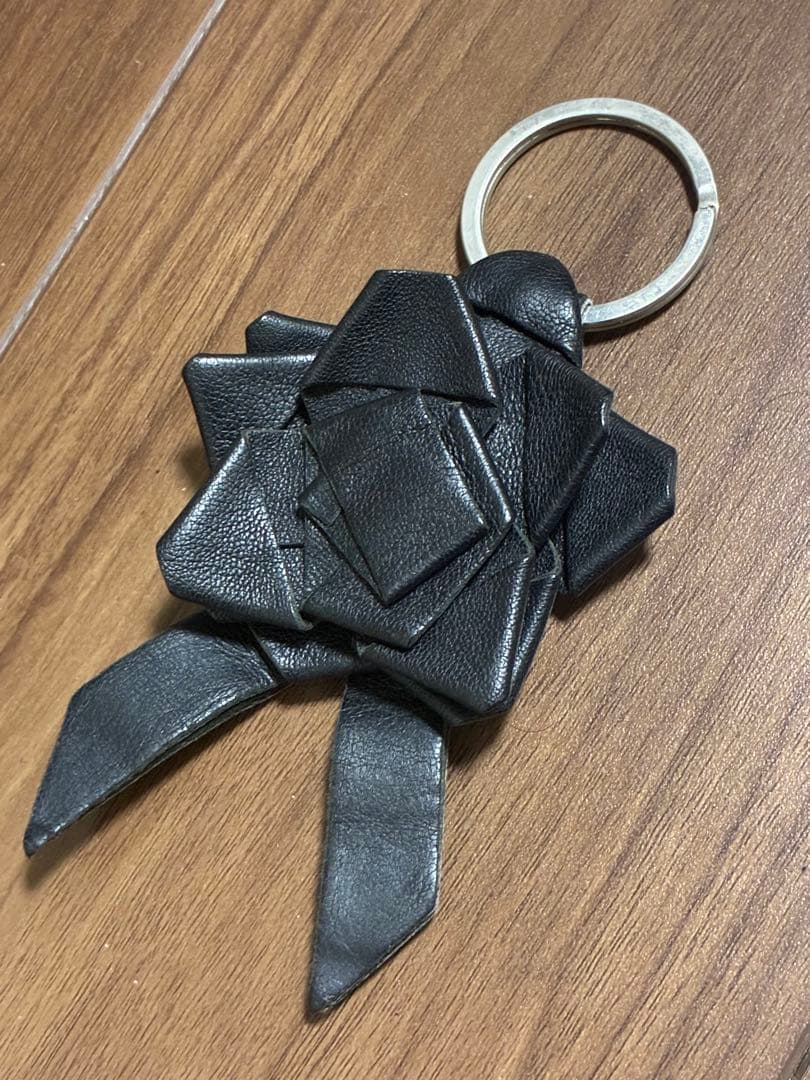 メゾンマルタンマルジェラ 11 花モチーフ レザーブローチ キーホルダー 初期 楽天市場】メゾンマルジェラ11 Maison Margiela 11 4ステッチ
