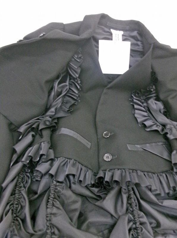 ノワール ケイ ニノミヤ コムデギャルソン ラッフルコート - メルカリ