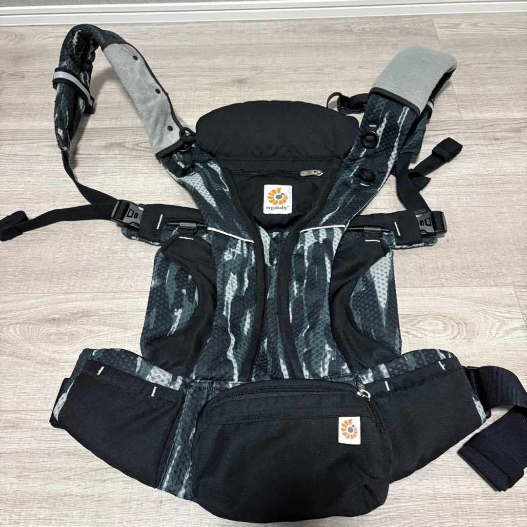 【美品】エルゴベビー　オムニブリーズ 抱っこ紐　ペイントブラック Amazon.co.jp: Ergobaby エルゴベビー EBC OMNI Breeze ペイント