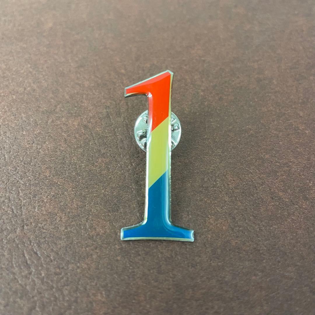 マルタンマルジェラ 恵比寿店移転1周年 ノベルティ ピンバッジ - メルカリ