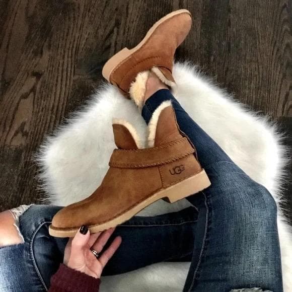 UGG アグ W MCKAY ショートブーツ ムートンブーツ チェスナット - メルカリ