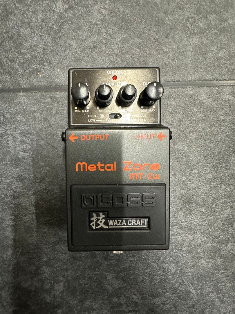 BOSS l Zone MT-2W ギターエフェクター 箱、説明書あり BOSS MT-2W Metal Zone ディストーション メタルゾーン エフェクター