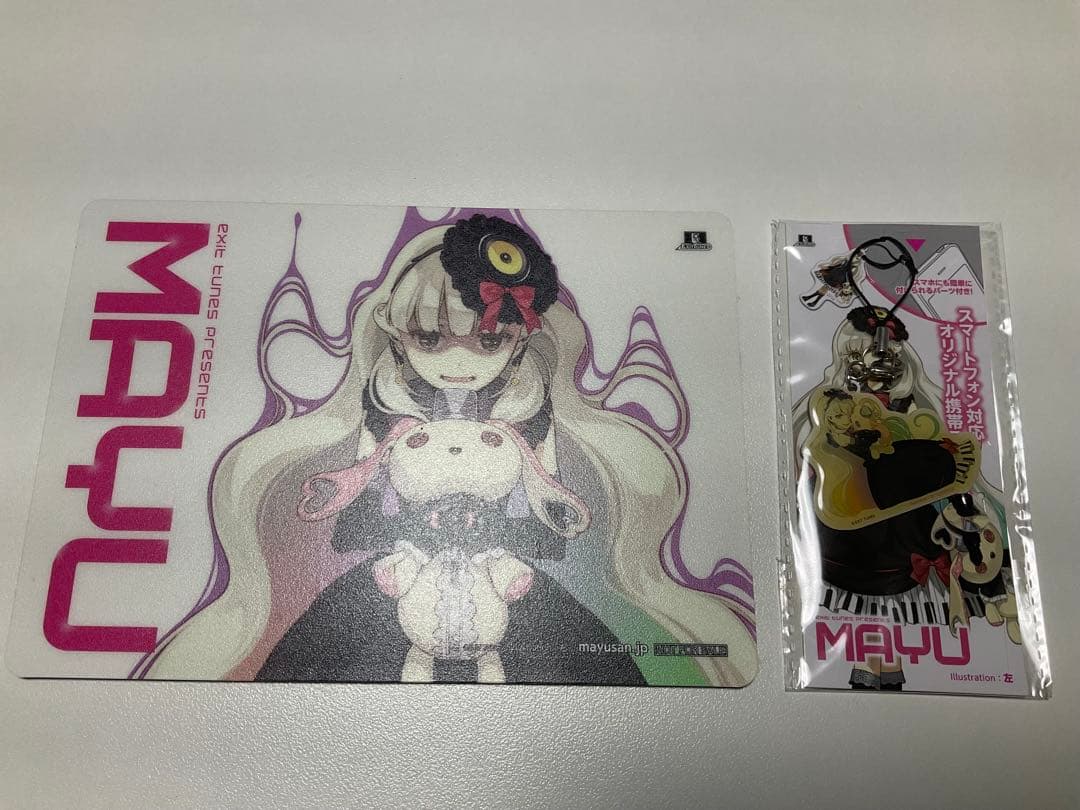 Vocaloid3 MAYU マウスパッド＆ストラップセット Amazon.co.jp: VOCALOID(TM)3 Library MAYU(キャラクターデザイン 左