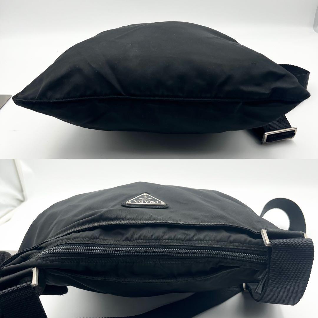 プラダ ショルダーバッグ サコッシュ 三角ロゴ ナイロン ブラック 斜め