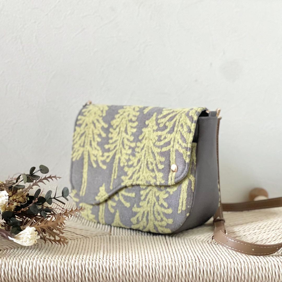 ̈ミナペルホネン metsä いっぱいポッケのフラップポシェット ⚮̈ミナ