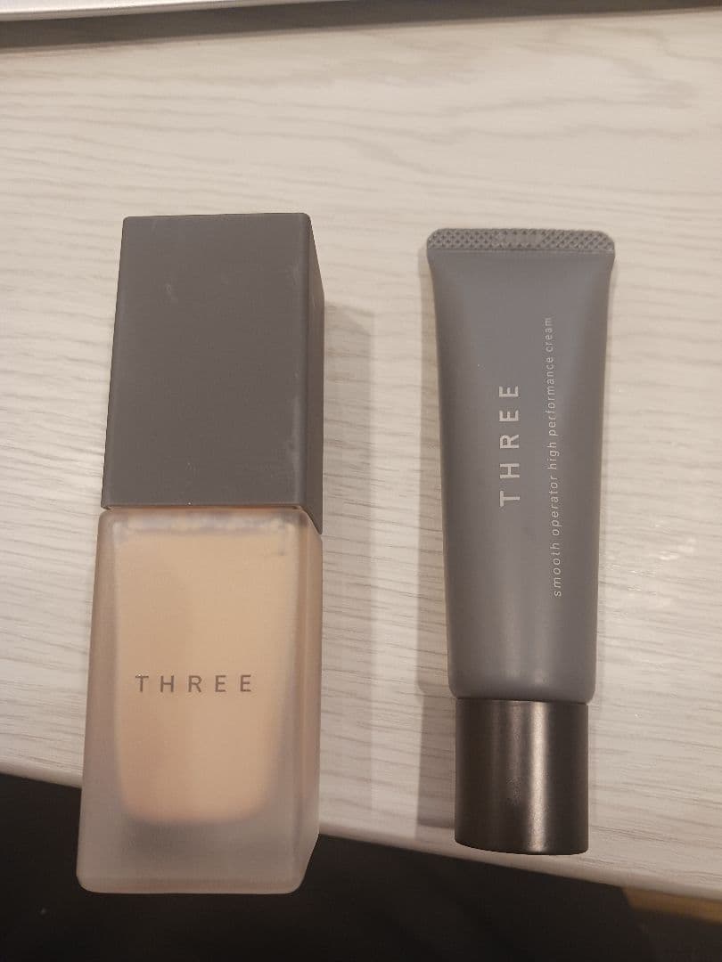 THREEフローレスエシリアル＆スムースオペレーターハイパフォーマンス THREE / THREE スムースオペレーターハイパフォーマンスクリームの公式