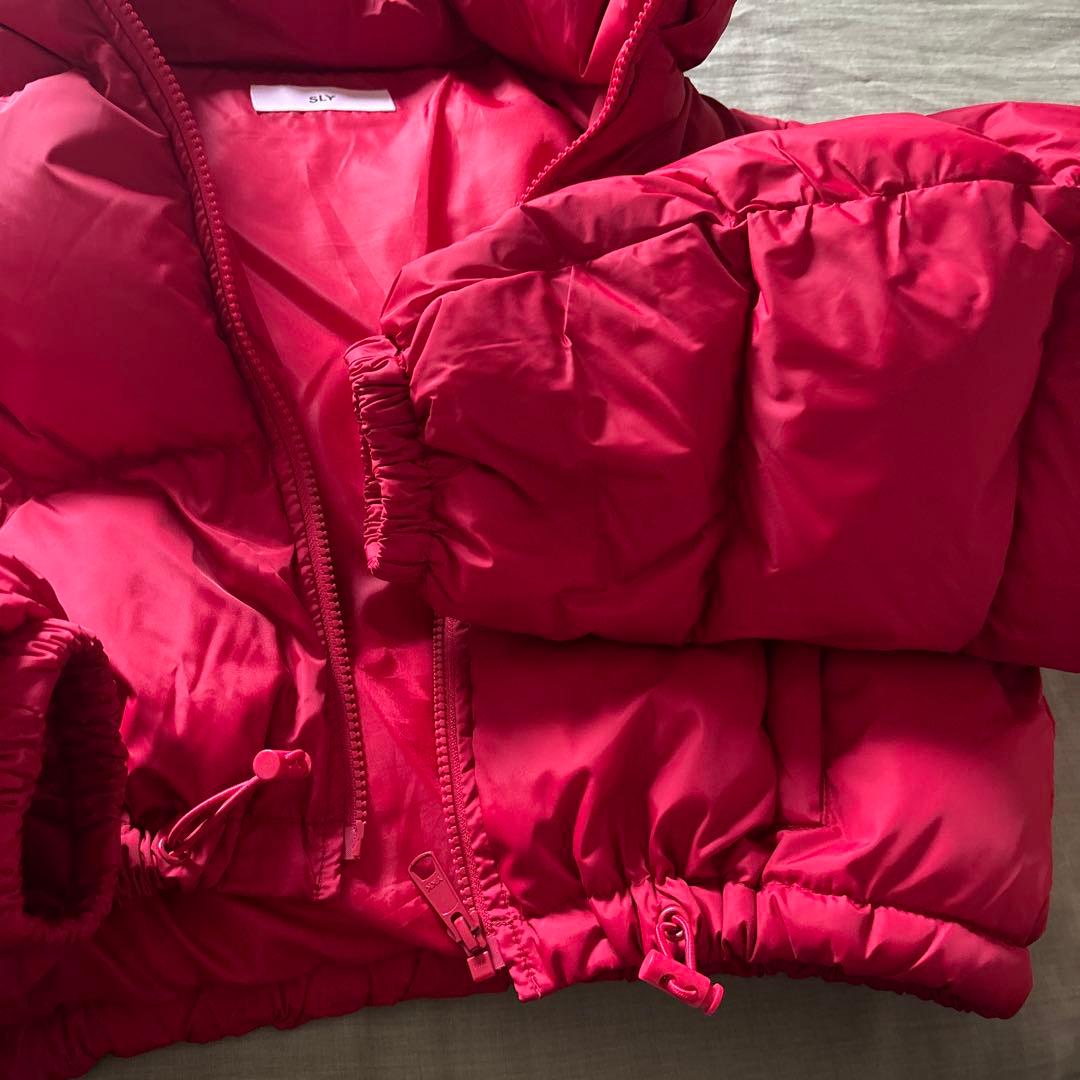 SLY 赤 ショート丈ダウンジャケット - メルカリ
