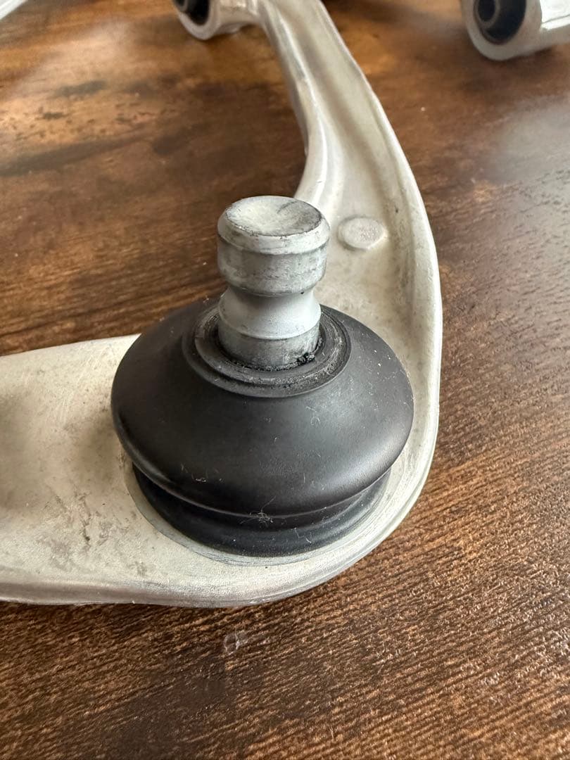 V36スカイラインセダン 純正アッパーアーム y51フーガ、ckvクーペ流用