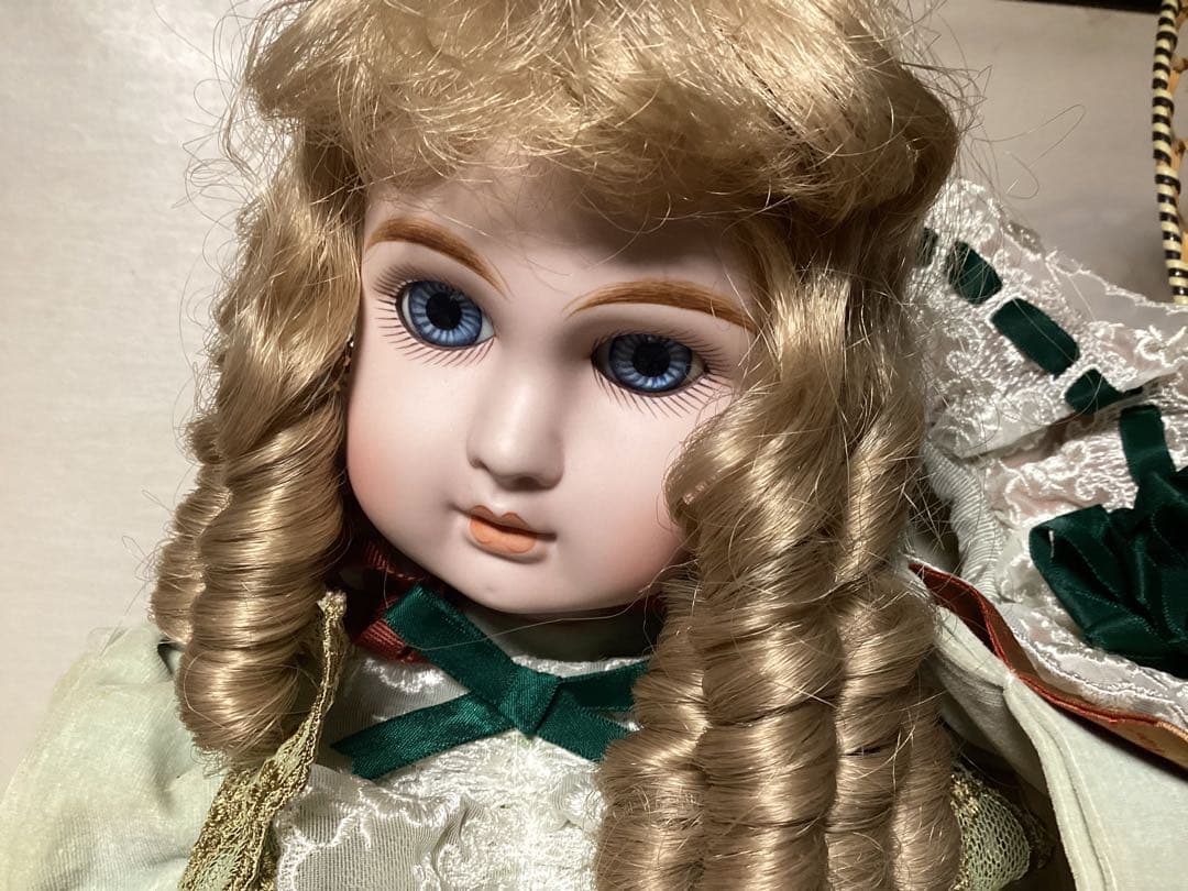 コレクターズドール ビスクドール CD−162 椅子付き 西洋人形 - メルカリ