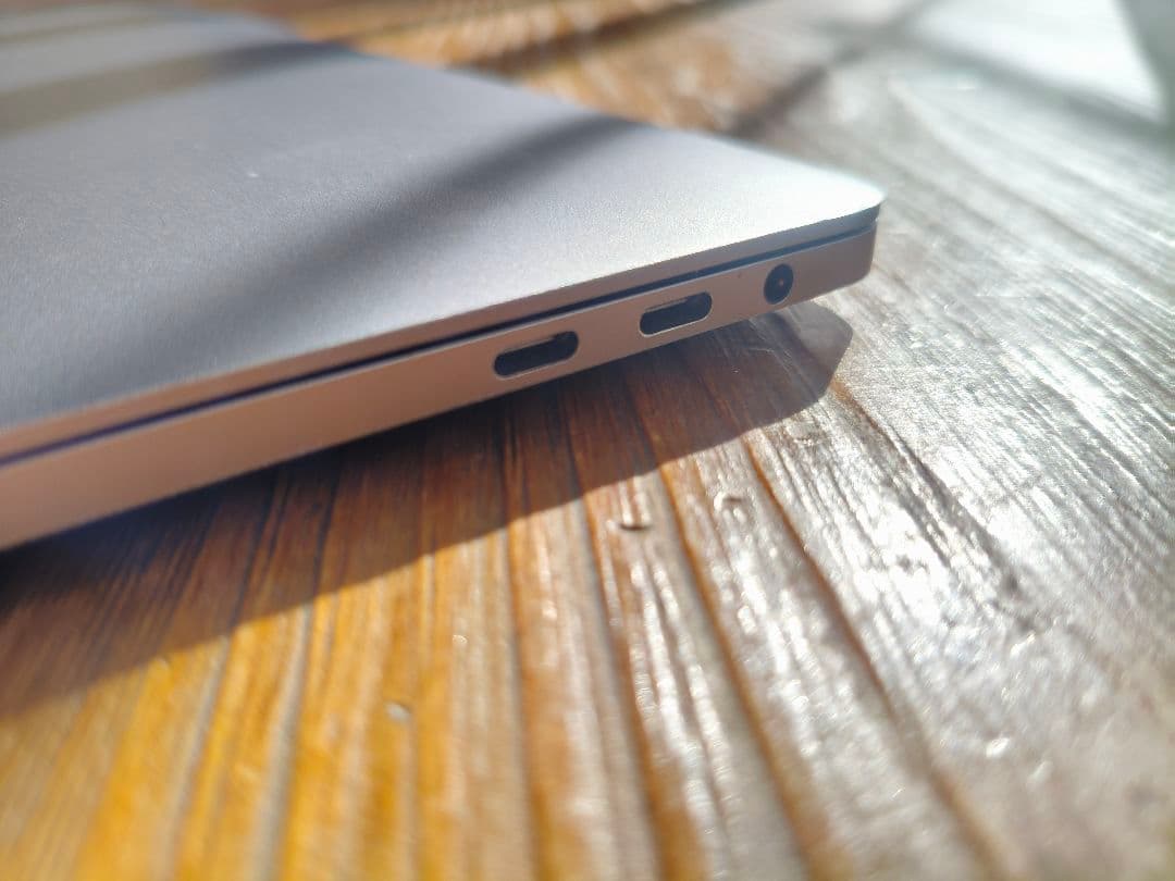 MacBook Pro A1706 TouchBar13