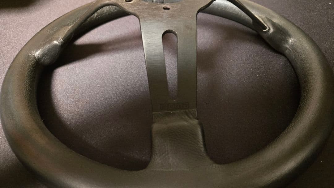 momo ステアリングフルスピード　32.8cm