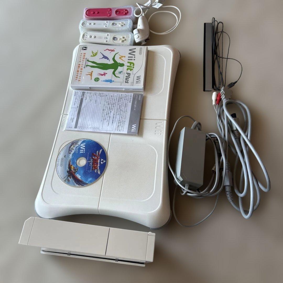 Wii本体とWii Fit Plusのセット コントローラー3本+拡張1本付属 - メルカリ