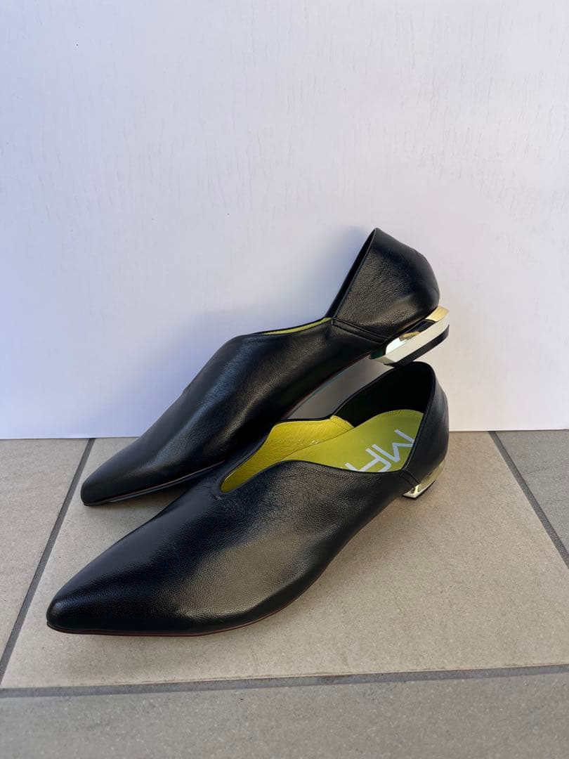 送料込 当日発送MANA ブラック ポインテッドトゥシューズ 23.5cm