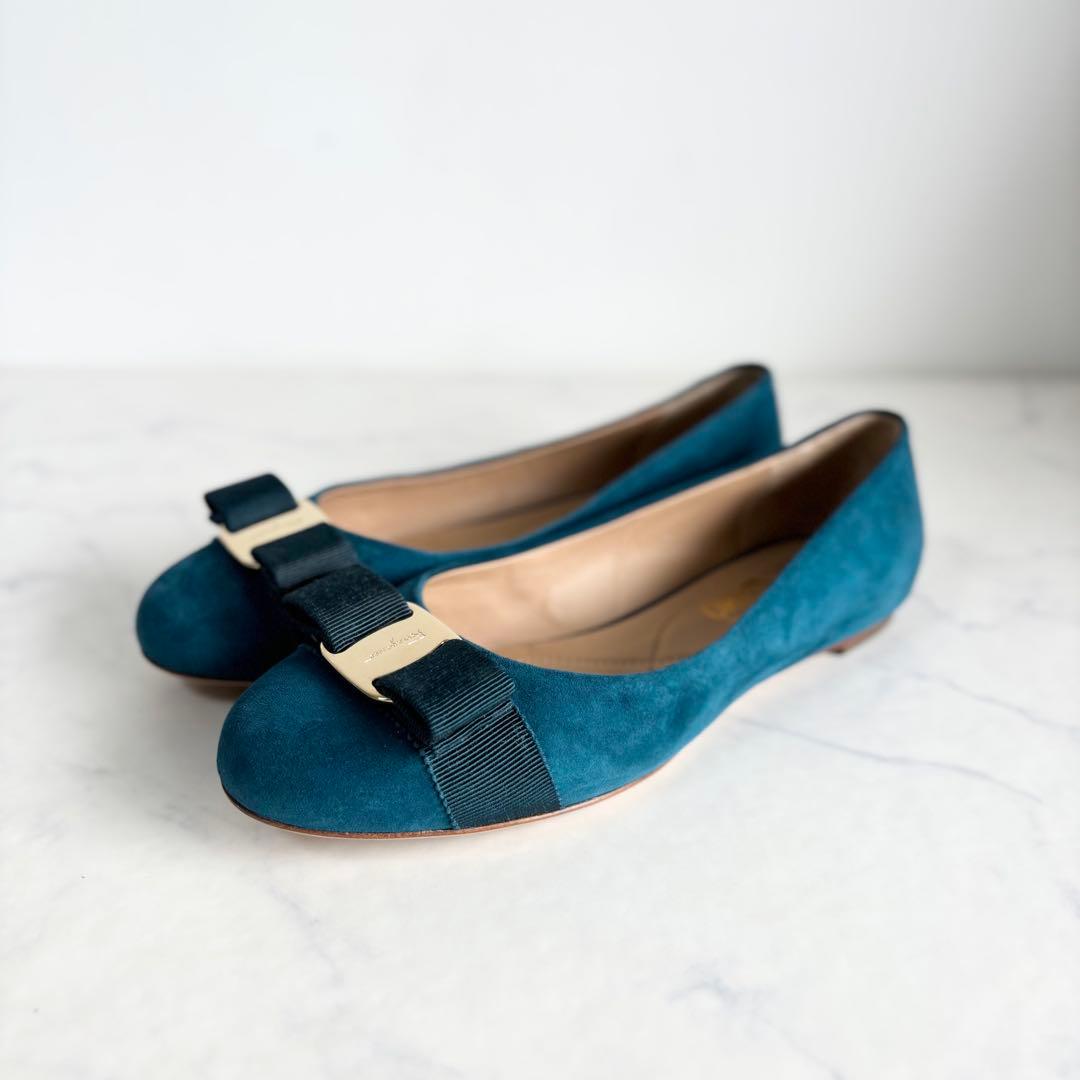 極美品 フェラガモ 6D ヴァリナ ヴァラリボン フラットパンプス グリーン 金 FERRAGAMO（フェラガモ） パンプス VARINA ヴァリナ 01 A181