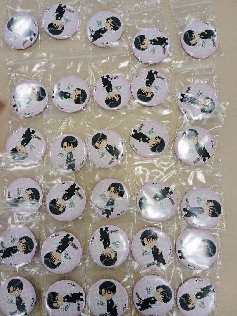 30個 進撃の巨人 キャラウムカフェ 缶バッジ リヴァイ 30個 進撃の巨人 キャラウムカフェ 缶バッジ リヴァイ 30個 進撃の巨人