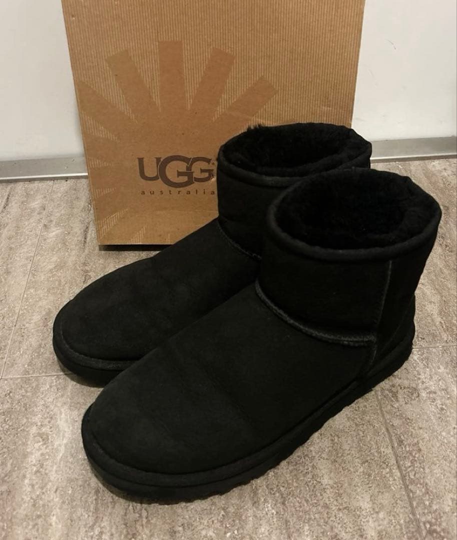 UGG クラシックミニ　ブラック　ムートンブーツ　8 UGG MENS CLASSIC MINI II 
