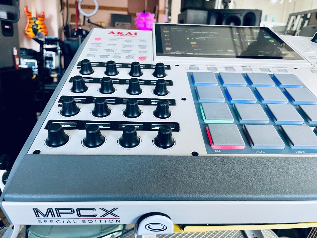 AKAI MPC X SE DISKセーバー付 (ほぼ未使用品) 即発送!! - メルカリ