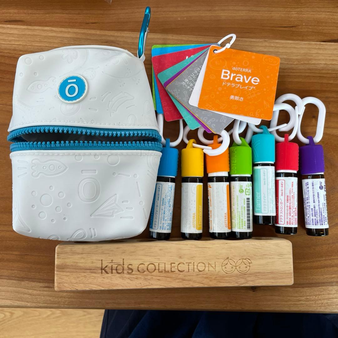 ドテラ　キッズコレクション　木のスタンド付き　正規品 Amazon.co.jp: ドテラ キッズコレクション : ドラッグストア