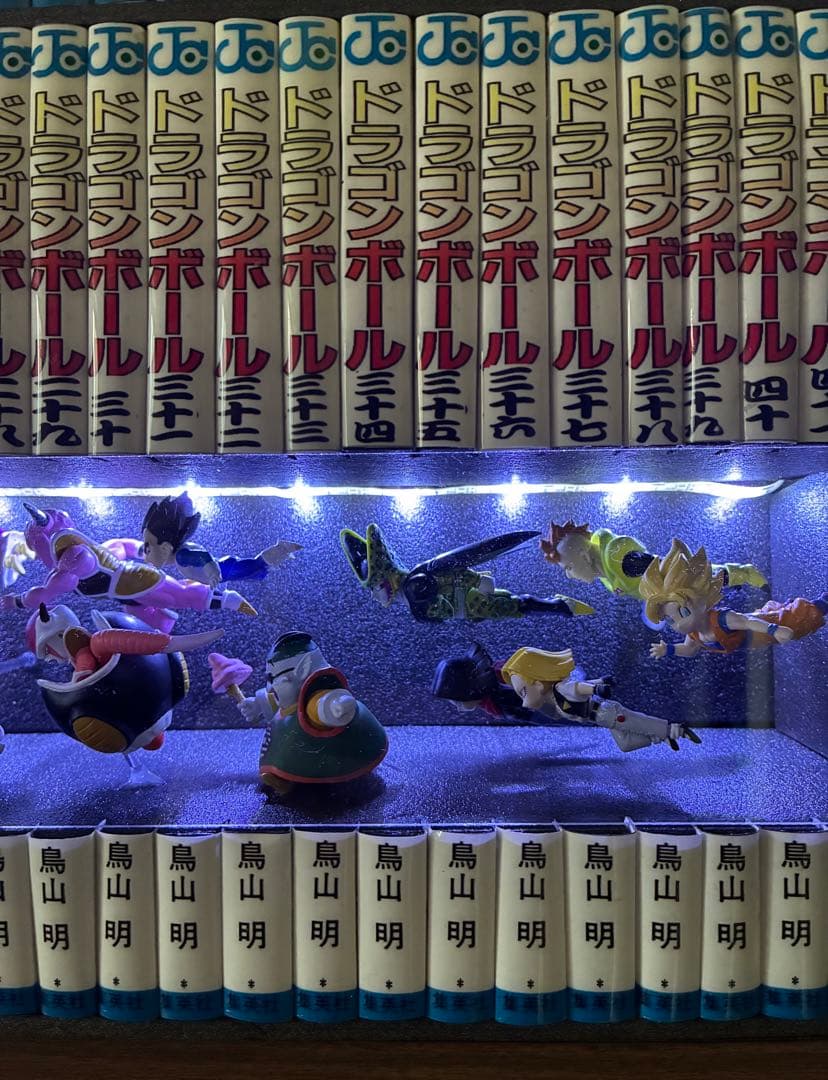 ドラゴンボール コミック 背表紙 フィギュア 24体＋LEDディスプレイ