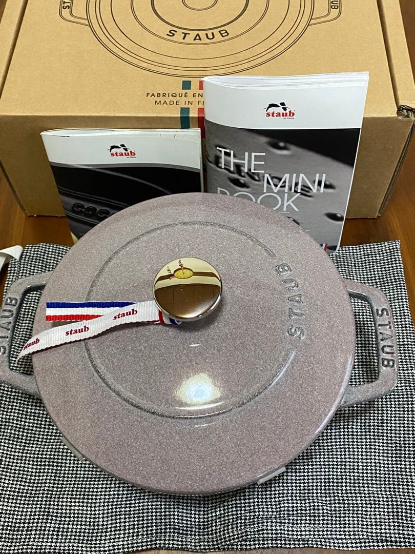 ストウブ鍋　ワナベM 18センチ　シフォンローズ Amazon｜staub ストウブ 「 ワナベ シフォンローズ M 18cm 」 両手