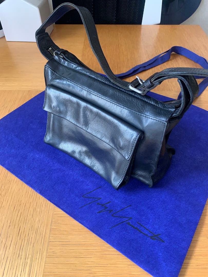 ヨウジヤマモトNOIR 黒革ショルダーバッグ ヨウジヤマモトディスコード Yohji yamamoto discord カウレザー紐綴じ