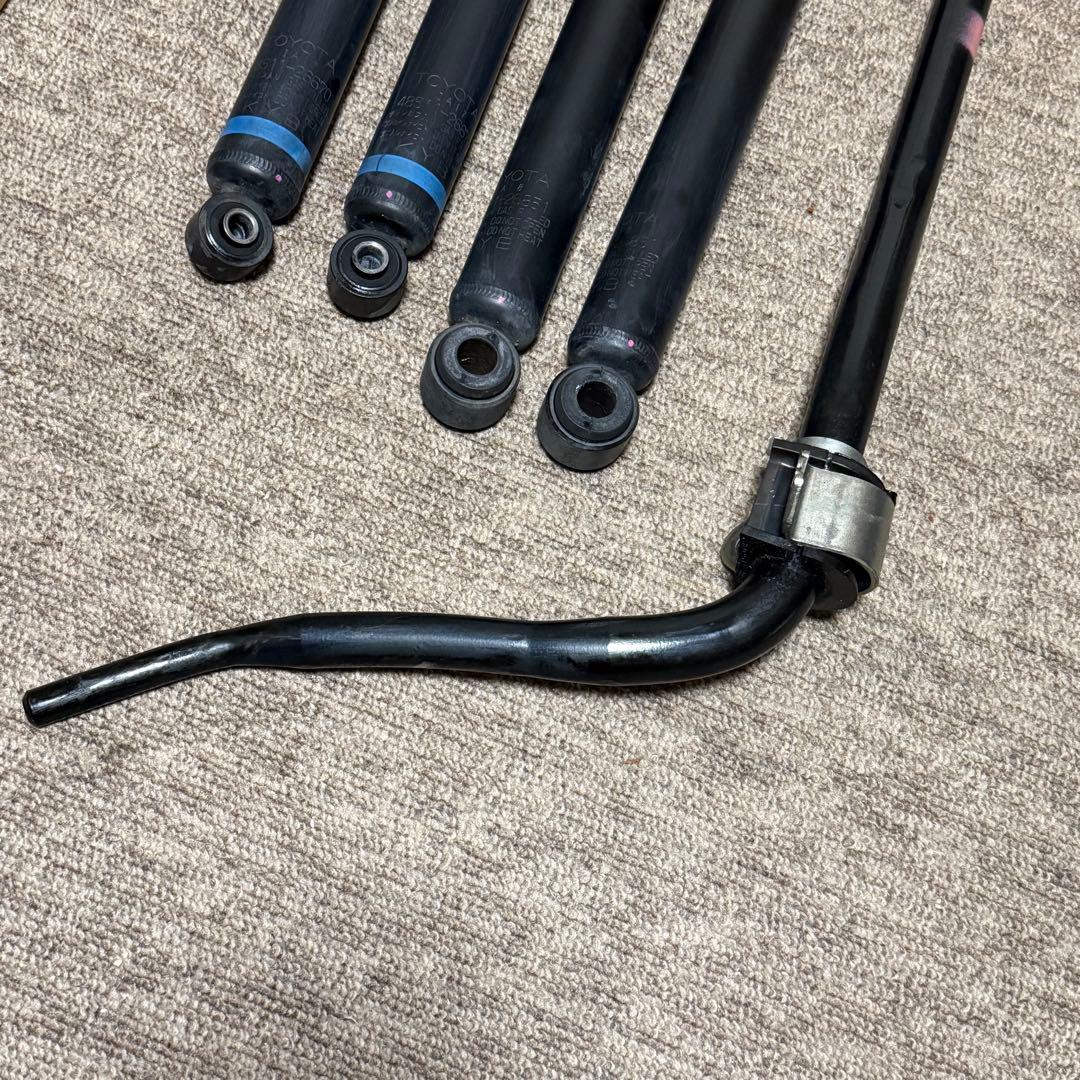 ハイエース 8型 4WD 純正ショックアブソーバー フロントスタビライザー