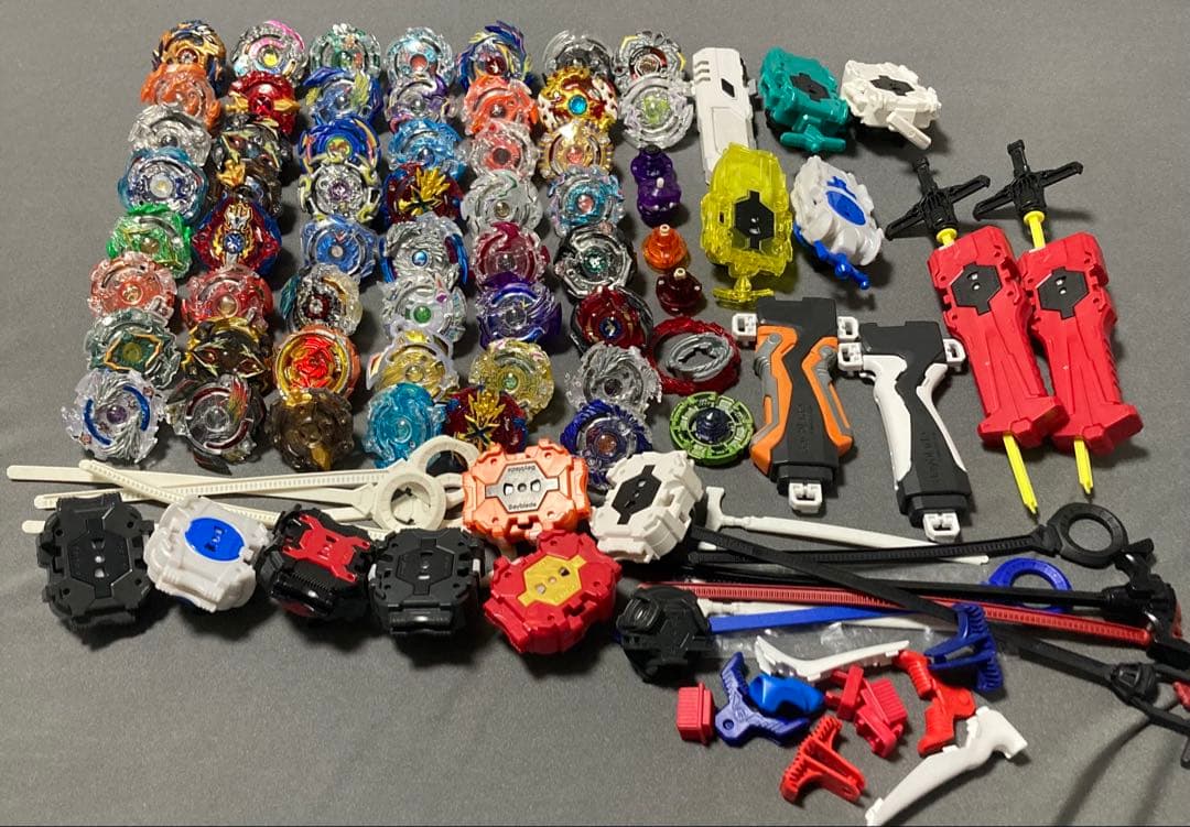 A*a様 ベイブレードバースト まとめ売り 約50個 引退品 ランチャー多数 ベイブレードバースト まとめ売り ベイブレード BEYBLADE タカラトミー