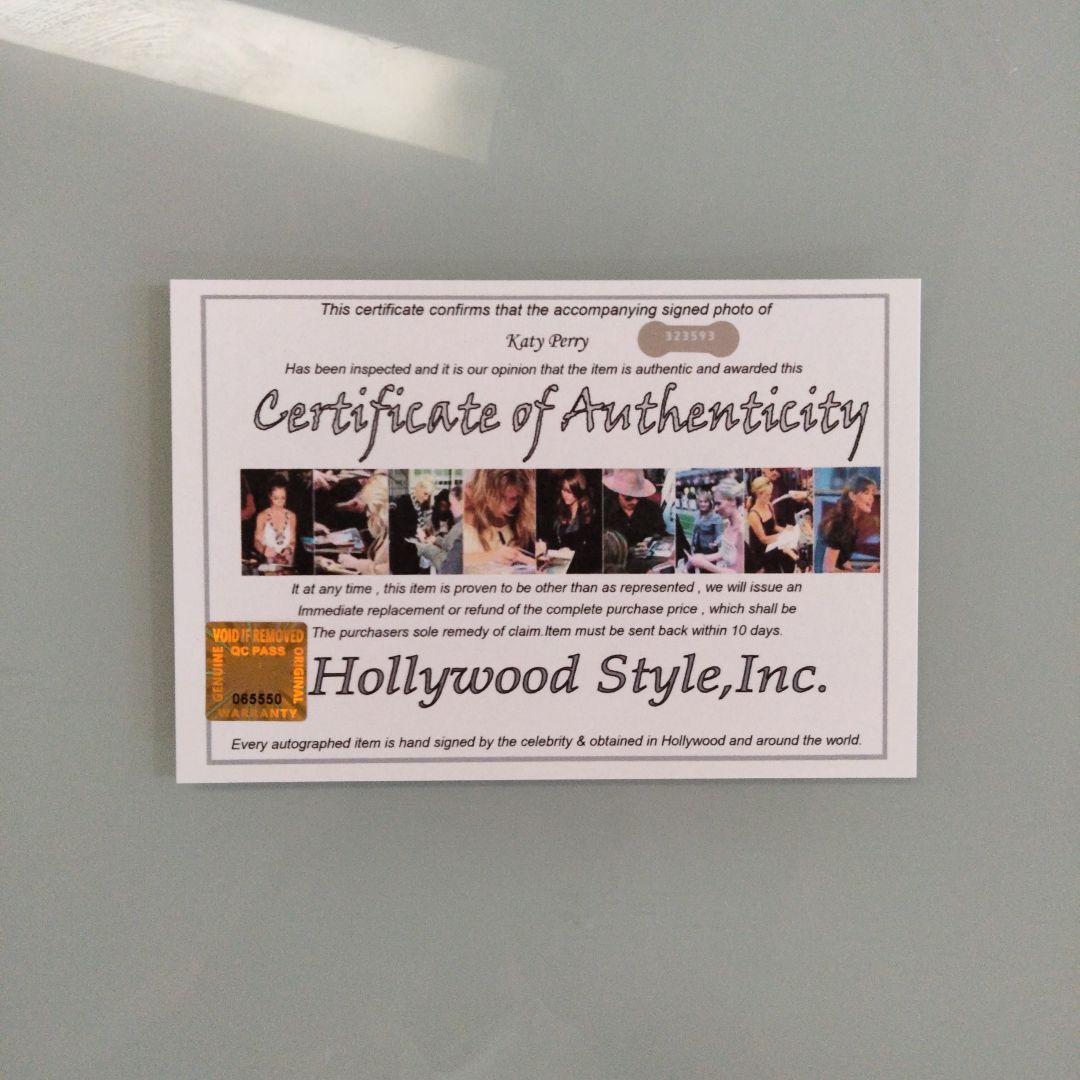 ケイティ・ペリー直筆サイン入り超大型写真…Katy Perry… - メルカリ