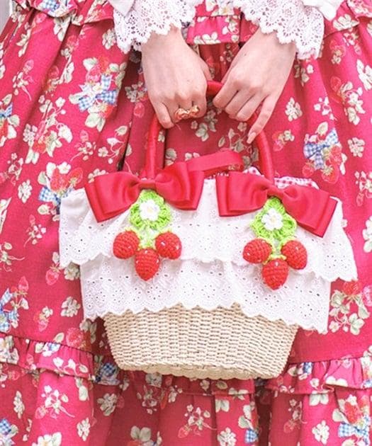 axes femme kawaii いちごあみぐるみ付カゴバッグ - メルカリ