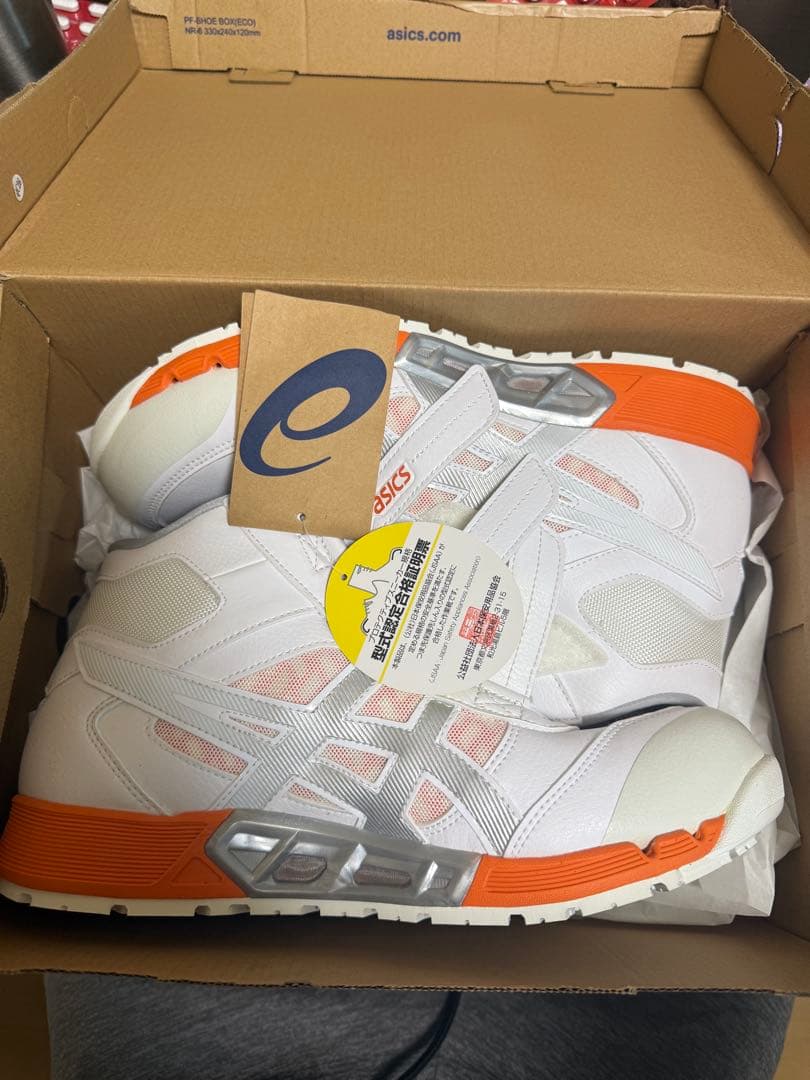 asics ホワイトオレンジ ハイカット安全靴 安全靴｜新色出ました！あの限定カラーでも人気を博したアシックス安全