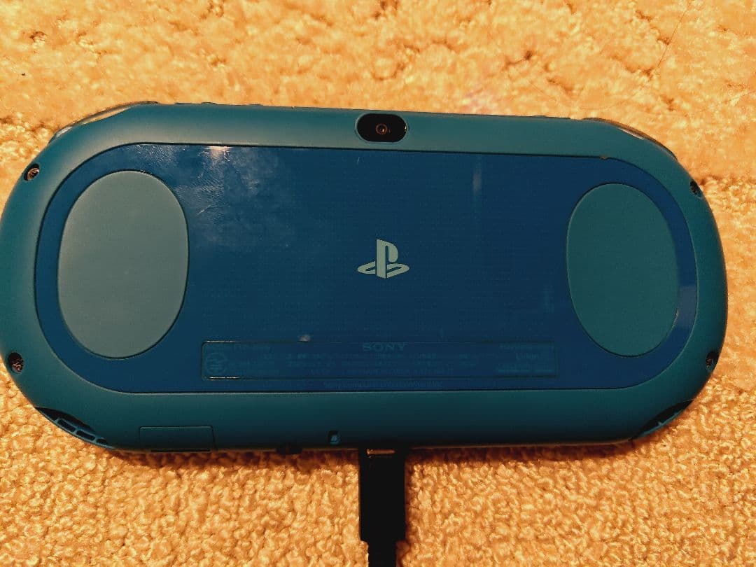 PS Vita 本体 青色 メモリーカード・充電器・ケース・おまけソフト付き