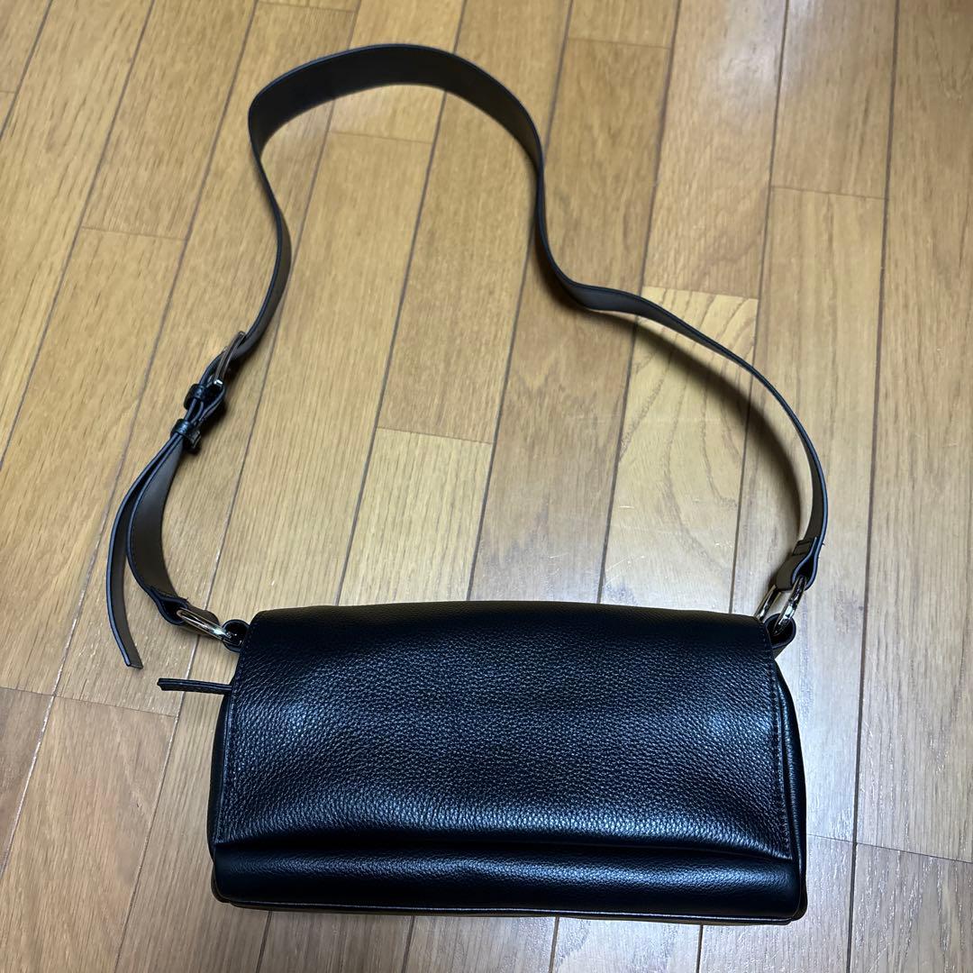 新品未使用】ビアズリー レザーリングボディバッグ ブラック - メルカリ