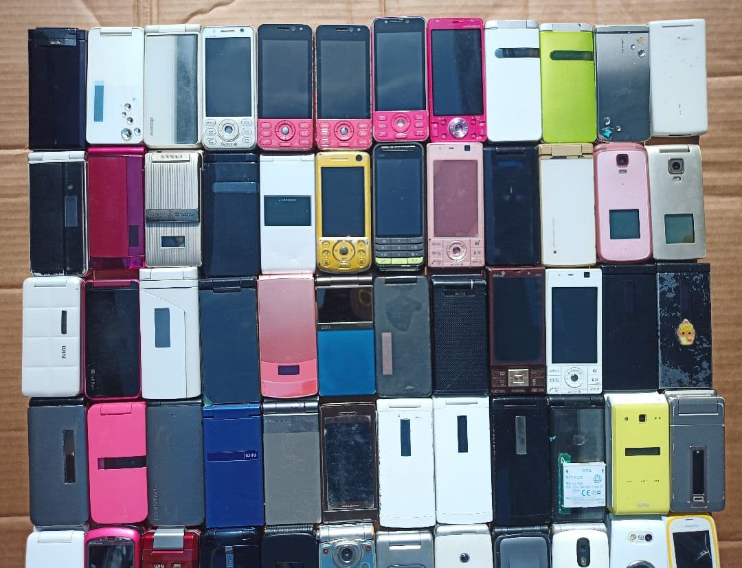ガラケー ケータイ 携帯 ドコモ ソフトバンク エーユー 計86台