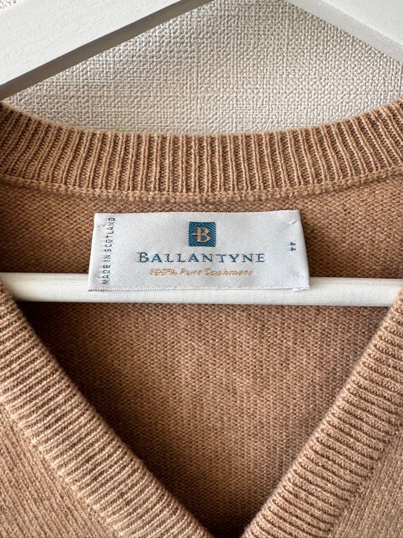 極美品✨バランタイン 英国製 カシミヤ100% Vネックニット キャメル 44