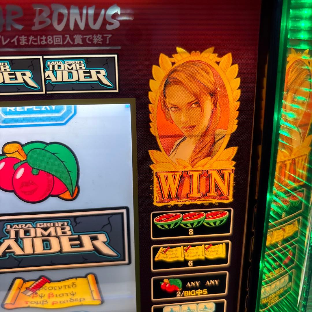 スロット実機 4号機 トゥームレイダー レアパネル ララ - メルカリ