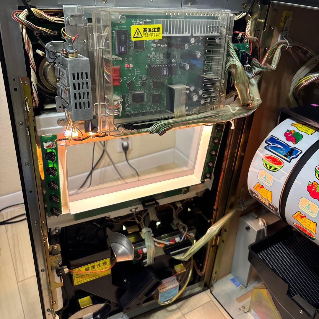 スロット実機 4号機 トゥームレイダー レアパネル ララ - メルカリ